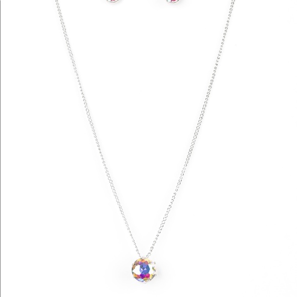 Iridescent necklace - Picture 1 of 3